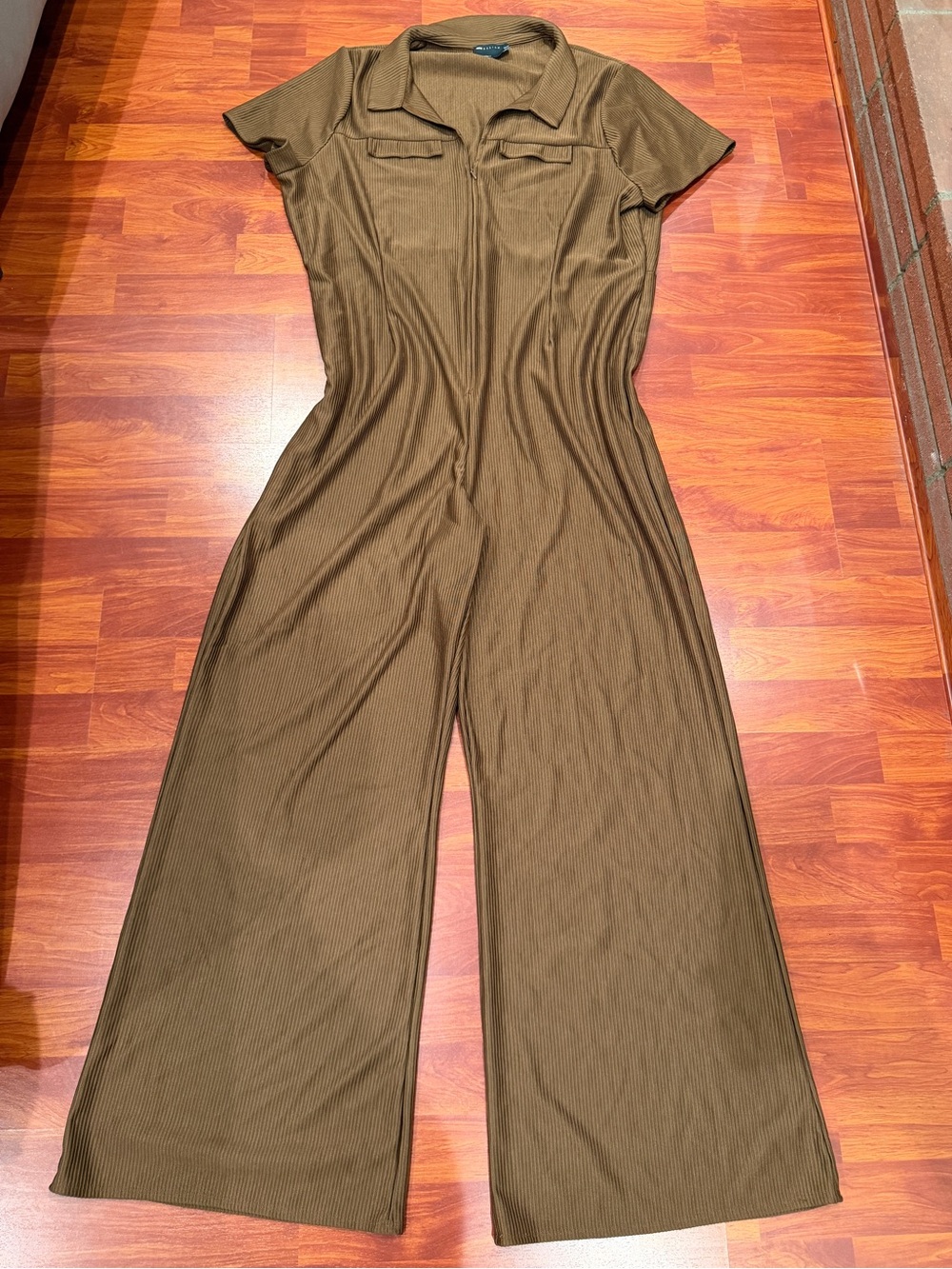ASOS DESIGN collar zip front rib jumpsuit in brown size 20
